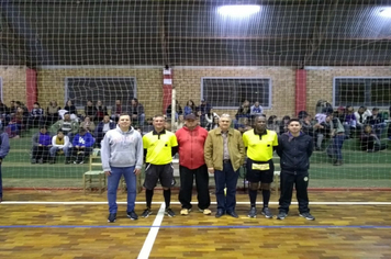 Foto - Prefeito prestigia 1ª rodada do interbairros de futsal realizada no domingo