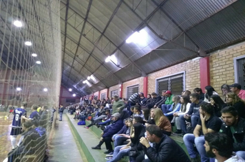 Foto - Prefeito prestigia 1ª rodada do interbairros de futsal realizada no domingo