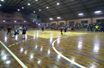 Foto - Prefeito prestigia 1ª rodada do interbairros de futsal realizada no domingo