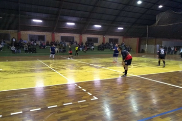 Foto - Prefeito prestigia 1ª rodada do interbairros de futsal realizada no domingo