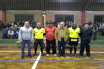 Foto - Prefeito prestigia 1ª rodada do interbairros de futsal realizada no domingo