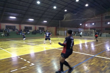 Foto - Prefeito prestigia 1ª rodada do interbairros de futsal realizada no domingo