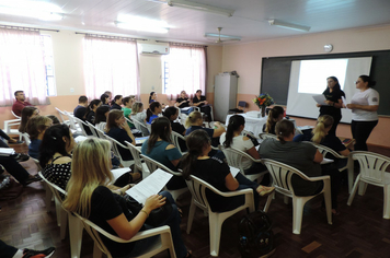 Foto - Professores têm dia de estudos sobre a BNCC