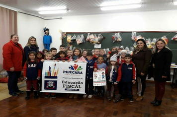 Foto - Programa de Educação Fiscal é aplicado para alunos da rede municipal e estadual de ensino em Pejuçara