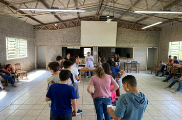 Foto - Quiz diverte e orienta alunos em atividade do Programa Saúde na Escola