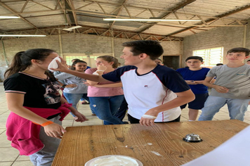 Foto - Quiz diverte e orienta alunos em atividade do Programa Saúde na Escola