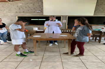 Foto - Quiz diverte e orienta alunos em atividade do Programa Saúde na Escola