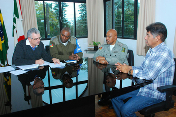 Foto - Reunião com o comandante 16º BPM