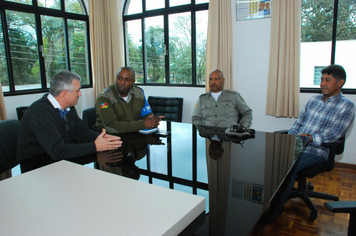 Foto - Reunião com o comandante 16º BPM