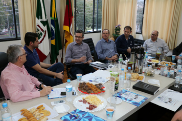 Foto - Reunião da Amuplam tem presença do presidente da Emater.