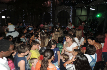 Foto - Show e fogos de artificio para marcar a chegada do Papai Noel