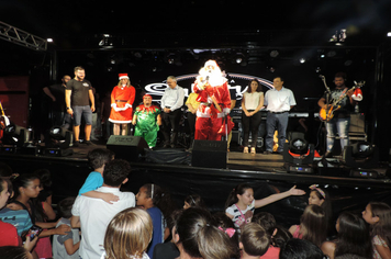 Foto - Show e fogos de artificio para marcar a chegada do Papai Noel