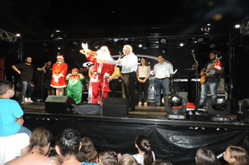 Foto - Show e fogos de artificio para marcar a chegada do Papai Noel