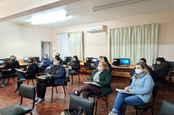 Foto - SMEC reúne professores para retorno do recesso escolar