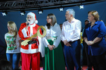 Foto - TEATRO E CHEGADA DO PAPAI NOEL