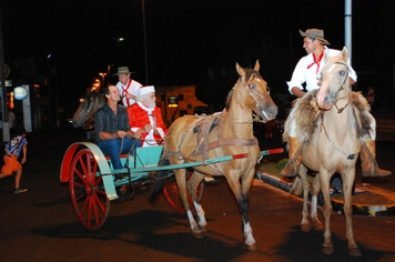 Foto - TEATRO E CHEGADA DO PAPAI NOEL