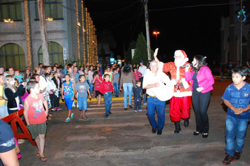 Foto - TEATRO E CHEGADA DO PAPAI NOEL