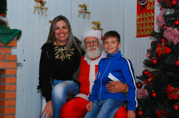 Foto - TEATRO E CHEGADA DO PAPAI NOEL