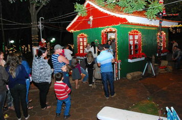 Foto - TEATRO E CHEGADA DO PAPAI NOEL