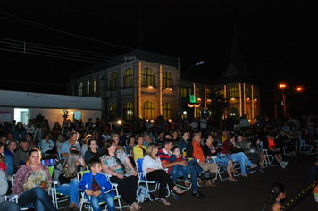 Foto - TEATRO E CHEGADA DO PAPAI NOEL