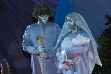 Foto - TEATRO E CHEGADA DO PAPAI NOEL