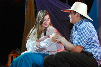 Foto - TEATRO E CHEGADA DO PAPAI NOEL