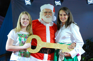 Foto - TEATRO E CHEGADA DO PAPAI NOEL