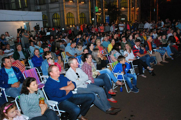 Foto - TEATRO E CHEGADA DO PAPAI NOEL