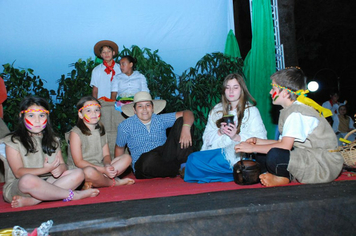 Foto - TEATRO E CHEGADA DO PAPAI NOEL