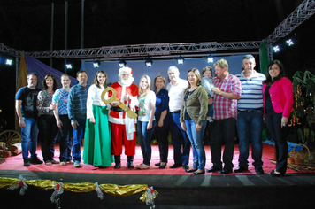 Foto - TEATRO E CHEGADA DO PAPAI NOEL