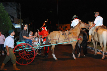 Foto - TEATRO E CHEGADA DO PAPAI NOEL