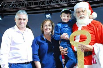 Foto - TEATRO E CHEGADA DO PAPAI NOEL