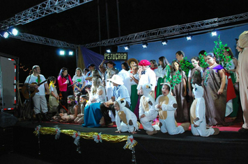 Foto - TEATRO E CHEGADA DO PAPAI NOEL