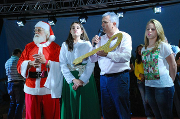 Foto - TEATRO E CHEGADA DO PAPAI NOEL