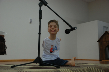 Foto - Tiago Linck encanta e emociona comunidade Pejuçarense