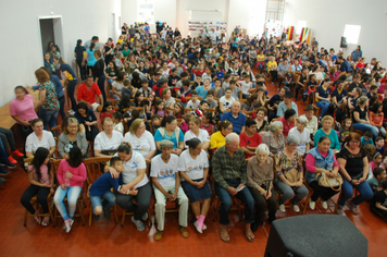 Foto - Tiago Linck encanta e emociona comunidade Pejuçarense