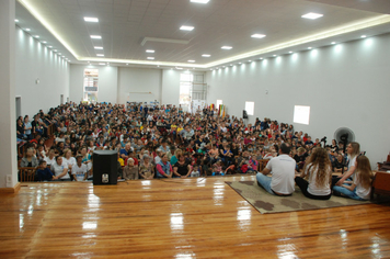 Foto - Tiago Linck encanta e emociona comunidade Pejuçarense