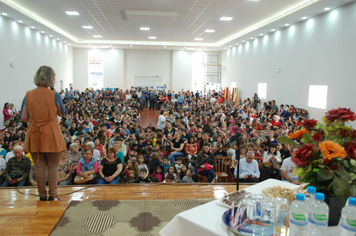 Foto - Tiago Linck encanta e emociona comunidade Pejuçarense