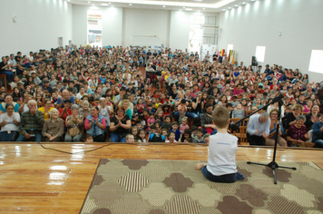 Foto - Tiago Linck encanta e emociona comunidade Pejuçarense