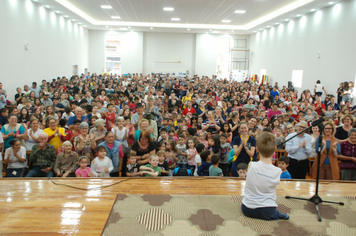 Foto - Tiago Linck encanta e emociona comunidade Pejuçarense