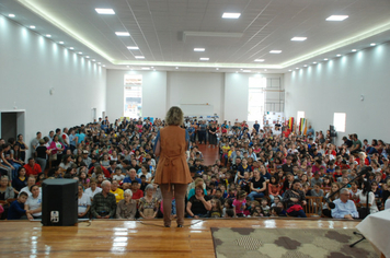 Foto - Tiago Linck encanta e emociona comunidade Pejuçarense