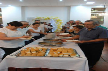 Foto - Um brinde a alegria de bem viver no Reveillon dos idosos