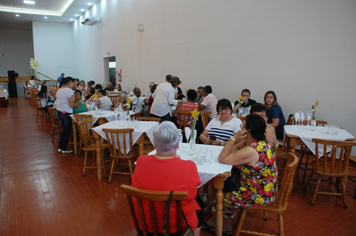 Foto - Um brinde a alegria de bem viver no Reveillon dos idosos