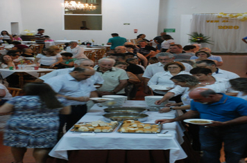 Foto - Um brinde a alegria de bem viver no Reveillon dos idosos