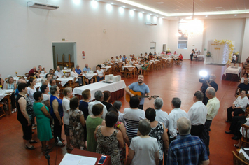 Foto - Um brinde a alegria de bem viver no Reveillon dos idosos