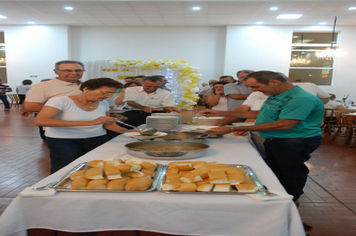 Foto - Um brinde a alegria de bem viver no Reveillon dos idosos