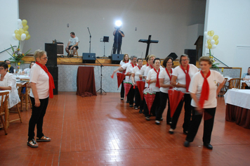 Foto - Um brinde a alegria de bem viver no Reveillon dos idosos