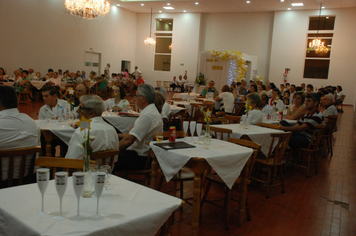 Foto - Um brinde a alegria de bem viver no Reveillon dos idosos