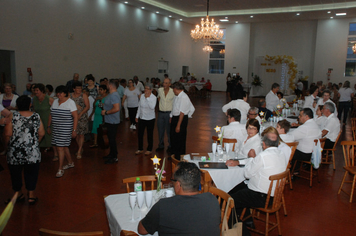 Foto - Um brinde a alegria de bem viver no Reveillon dos idosos