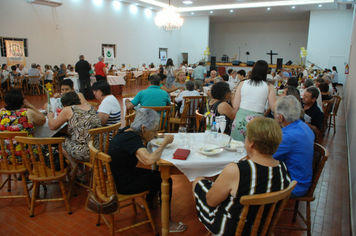 Foto - Um brinde a alegria de bem viver no Reveillon dos idosos